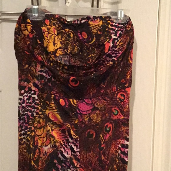 Strapless dress with beautiful detail - Picture 3 of 5